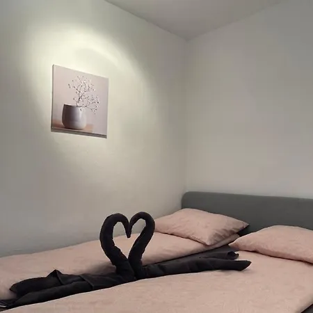 شقة Three Bedroom With Pool In تورّيفيِخا