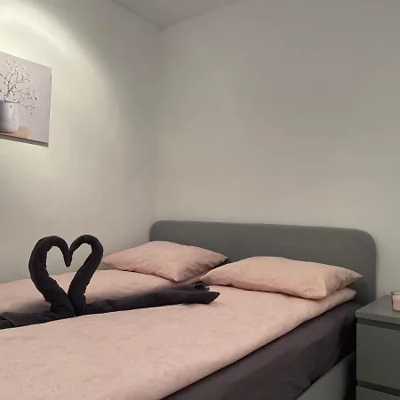 Three Bedroom With Pool In تورّيفيِخا